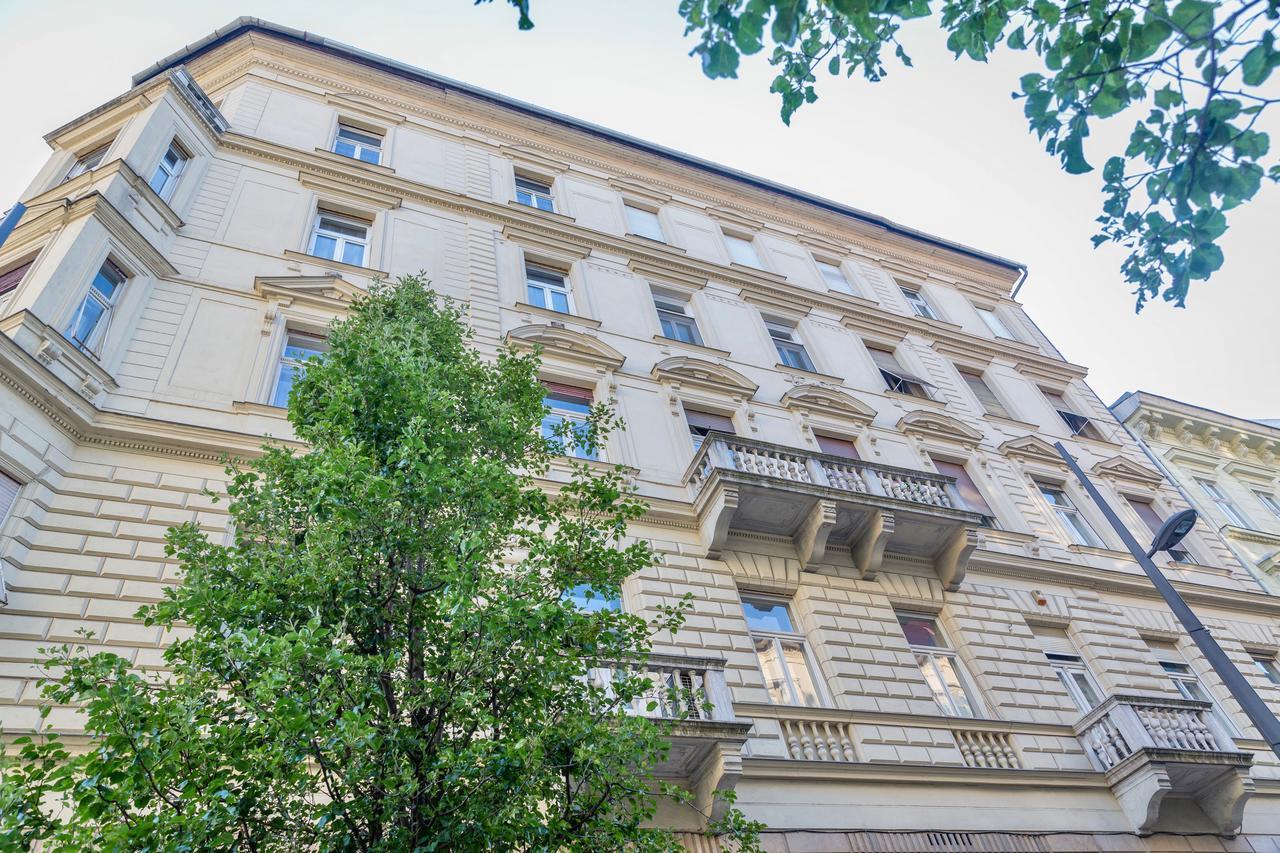 Convenience & Chic By The Basilica Apartment Budapest Exterior photo